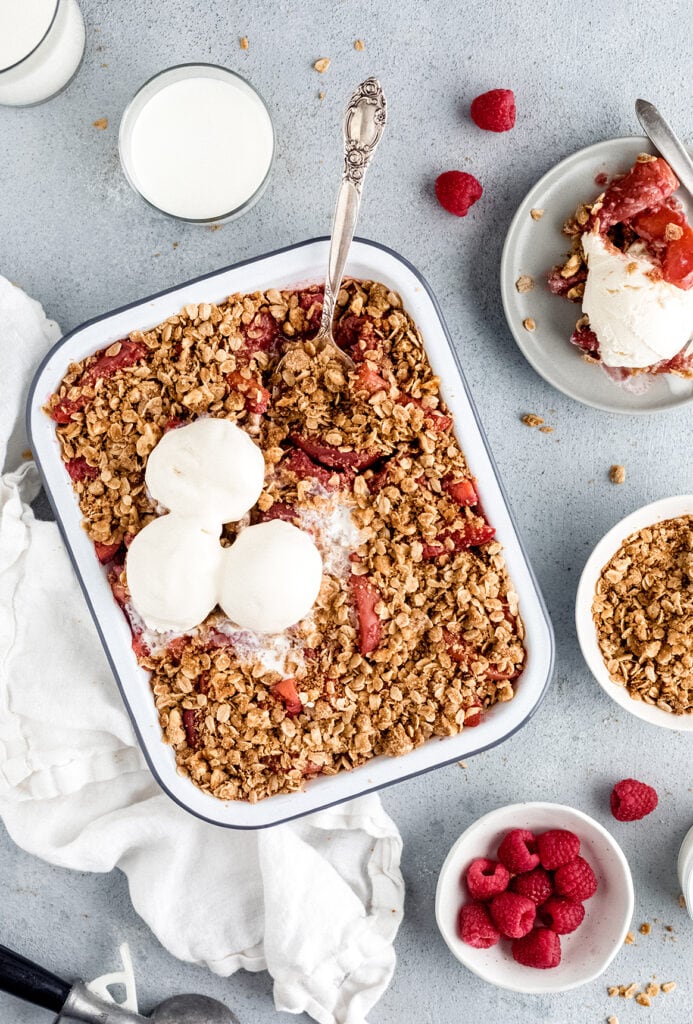 peach-raspberry crisp