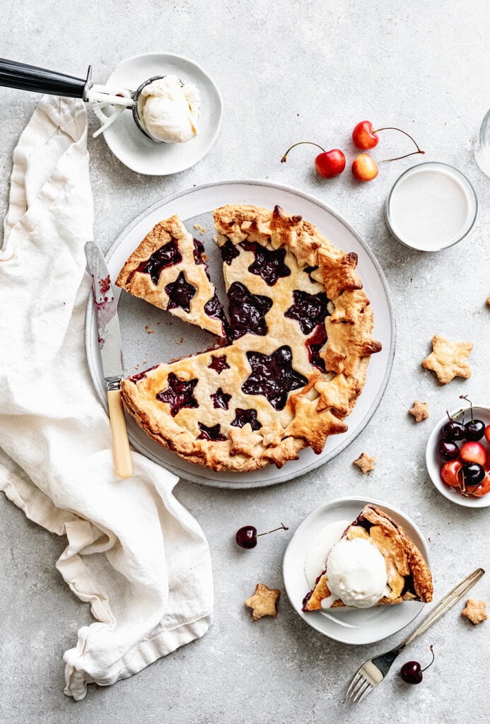 https://yogaofcooking.co/wp-content/uploads/2019/07/cherry-pie-1-693x1024.jpg