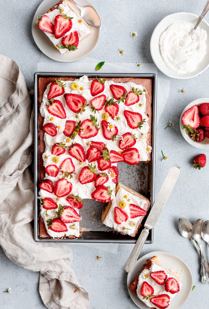 strawberry tres leches