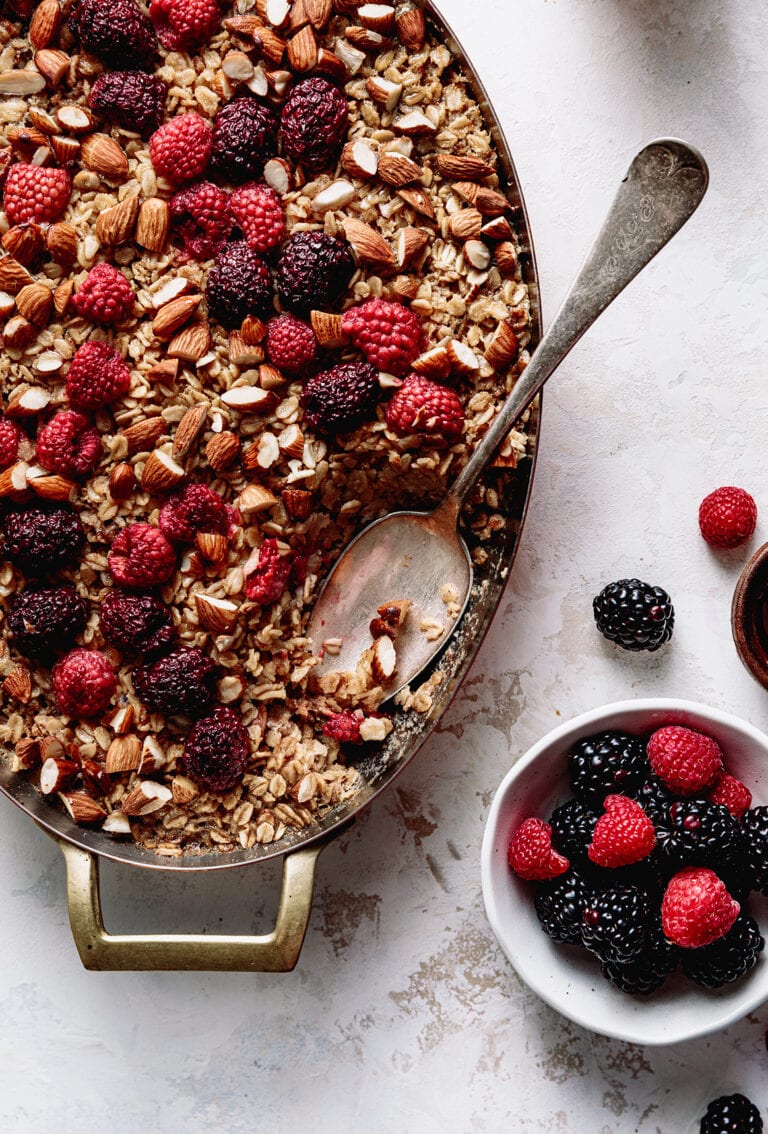 almond and berries baked oatmeal