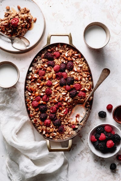 almond and berries baked oatmeal