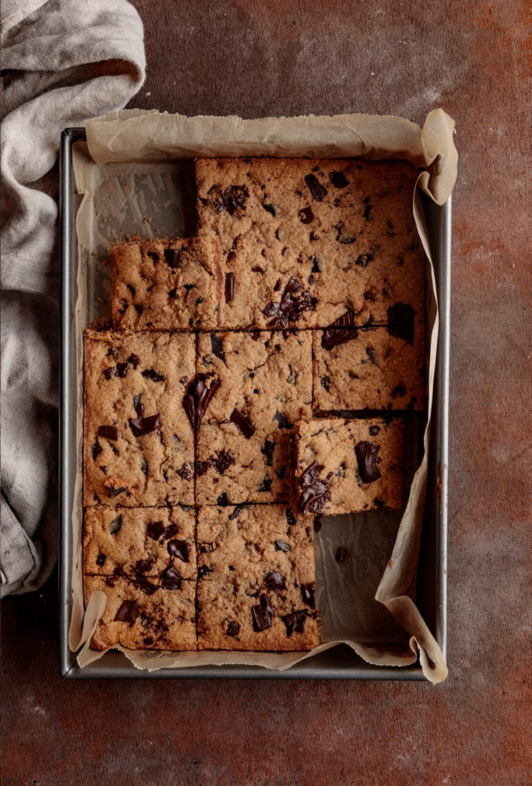 almond butter Chocolate chip cookie bars