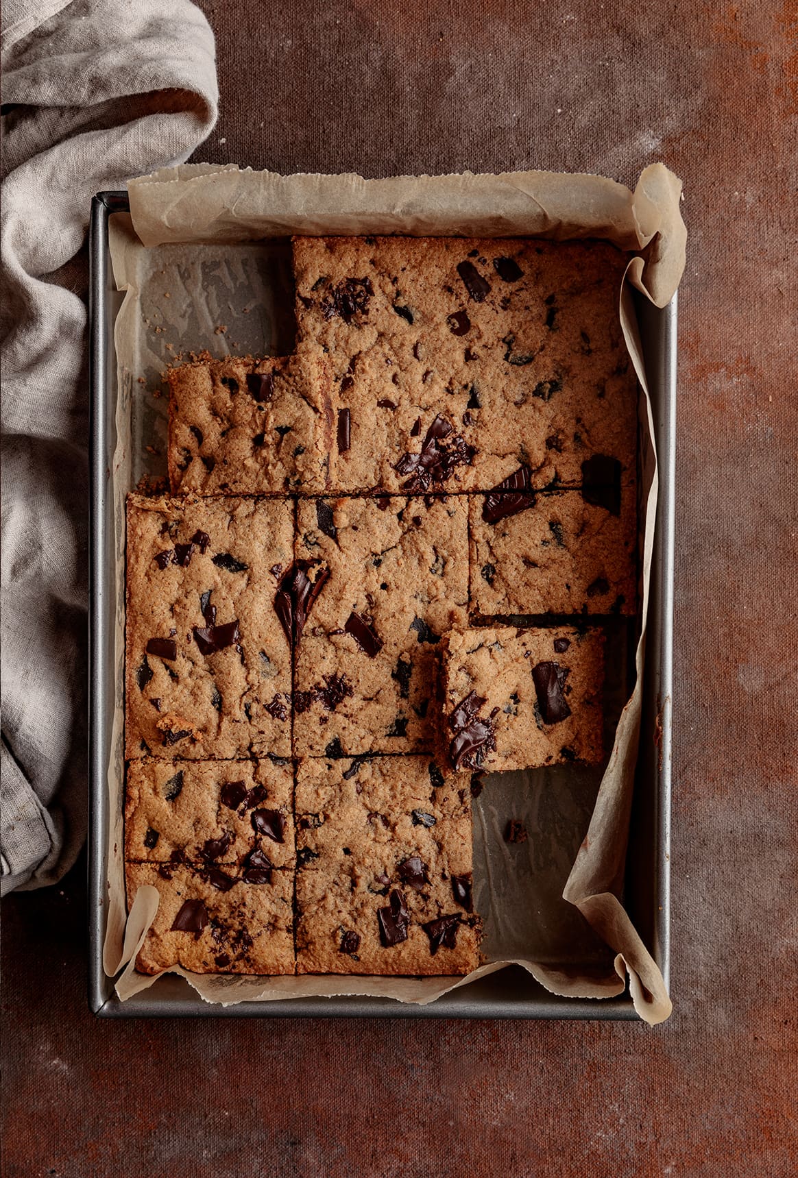 https://yogaofcooking.co/wp-content/uploads/2020/11/almond-butter-chocolate-chip-bars-1.jpg